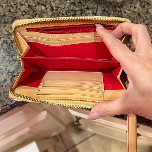 Dooney & Bourke Pink and Cream Chevron Wristlet - Picture 3 of 7